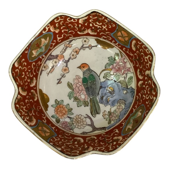 Vintage Hand-Painted Macau Porcelain Bowl – Imari Style Bird & Floral - Picture 2 of 4
